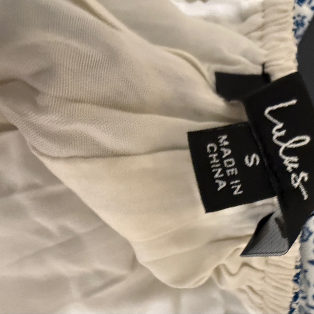 NWT Lulu's Blue and White Floral smocked sleeveless maxi dress size small - Picture 3 of 8